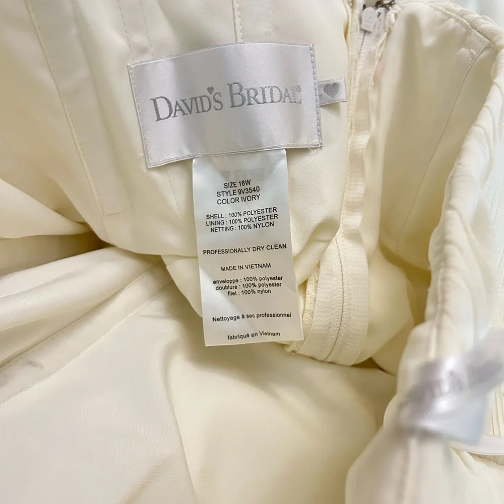 Beautiful ivory David's Bridal wedding dress size 16w/belt & wrap Style- 9V3540 - Picture 12 of 13